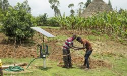 Farmers installing solar irrigation in Ethiopia (photo: Maheder Haileselassie/IWMI).